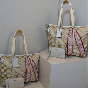 Coach. 3Piece Set: Signature Travel Bag with Free Wristlet, & Scarf.